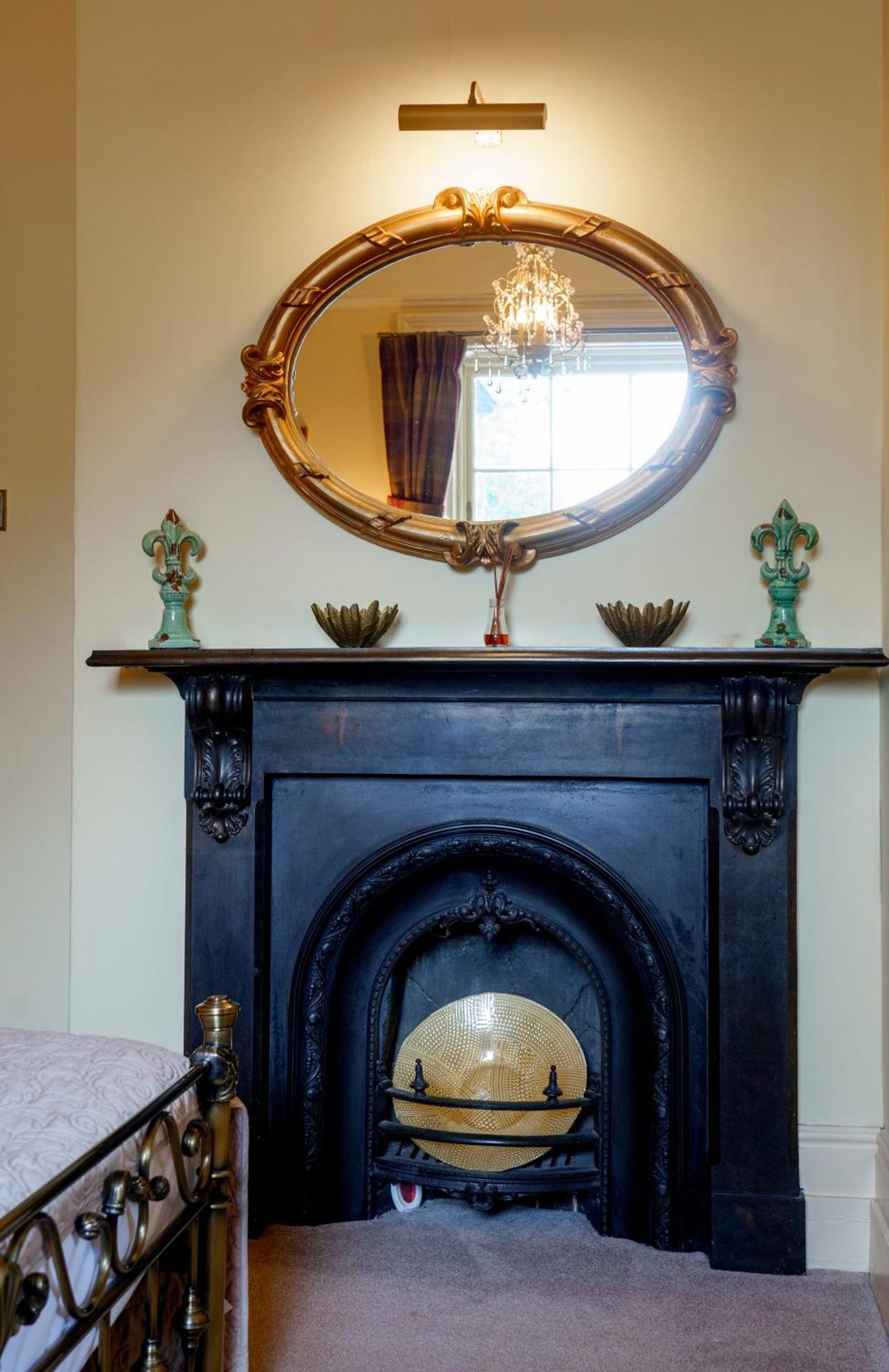 ホテル Harrisons Hall Bed & Breakfast モールド エクステリア 写真