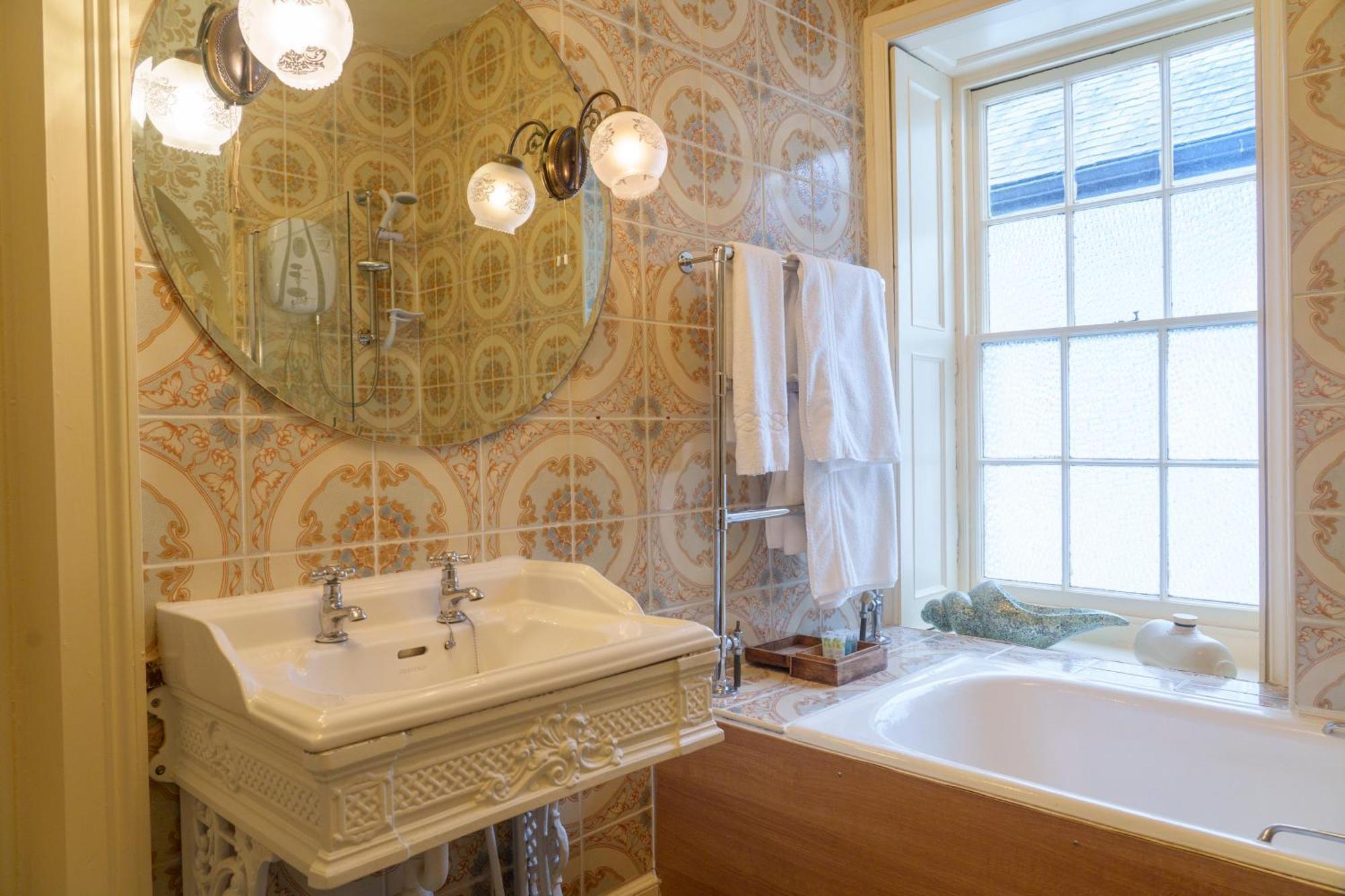 ホテル Harrisons Hall Bed & Breakfast モールド エクステリア 写真